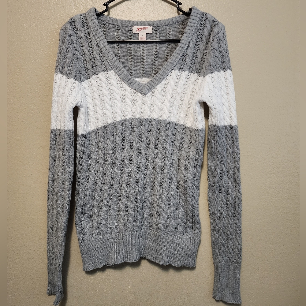 Gray & White Vneck Knit Sweater Top